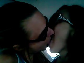 Kissing girls 245