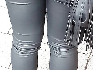 Chubby girl in leatherpants