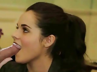 Vanessa Marano Suce une bite ( Suck a dick )