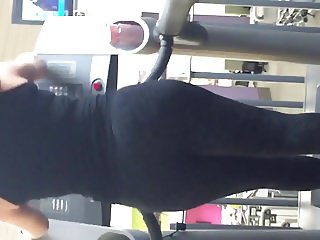 Big booty chick at the gym