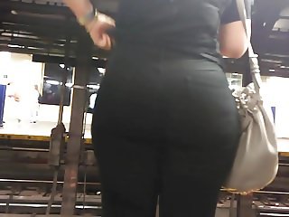 Bubble Booty Pawg in Black Jeans