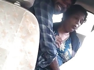 Mallu Aunty Having Sex in Car